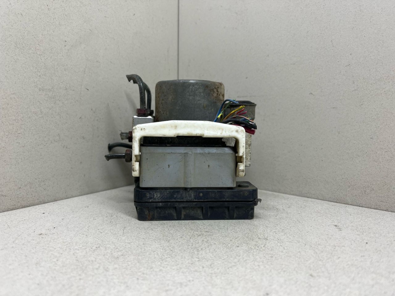 блок ABS Mitsubishi Outlander 1 поколение 2005, MB4-4WDE-3915-1 - фото №1