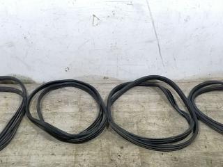 уплотнитель двери Opel Vectra B 1998, 1.6 л., X 16 XEL, бензин, 5МКПП, зеленый, универсал