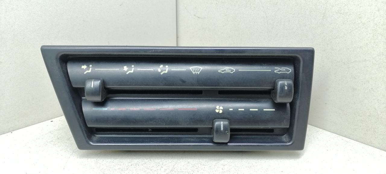 блок управления печки / климат-контроля Citroen Xantia 1 поколение 1997, 1.9 л., D, дизель, 5МКПП, тёмно-серый металлик, хетчбэк 5 дв., передний привод, 81.0661263 - фото №1