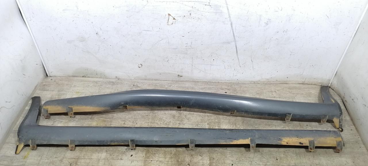 накладка на порог Mitsubishi Sigma 1 поколение 1994, 3.0 л., i, 6G72 (DOHC 24V), бензин, 5МКПП, серый металлик, передний привод - фото №1