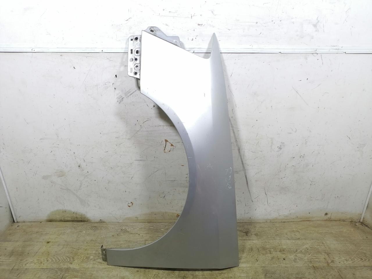 крыло переднее левое Volkswagen Passat B6 2008, 2.0 л., TDi, CBAB, дизель, 6МКПП, серебристый, универсал, 3C0880681 - фото №1