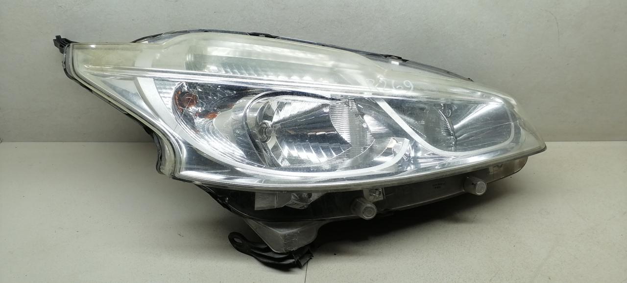 фара правая Peugeot 208 1 поколение 2013, 1.2 л., i, бензин, 5МКПП, хетчбэк 5 дв., 9802221280 - фото №1