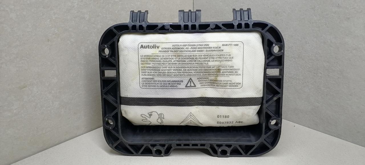 подушка безопасности пассажира Citroen C3 Picasso 1 поколение 2012, 1.6 л., i, бензин, 5МКПП, чёрный, 9682894380, 6097632A01 - фото №1