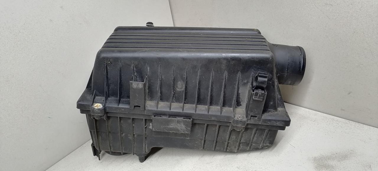 корпус воздушного фильтра Citroen Xantia 1 поколение 1997, 1.9 л., D, дизель, 5МКПП, тёмно-серый металлик, хетчбэк 5 дв., передний привод, PSA4084 - фото №1