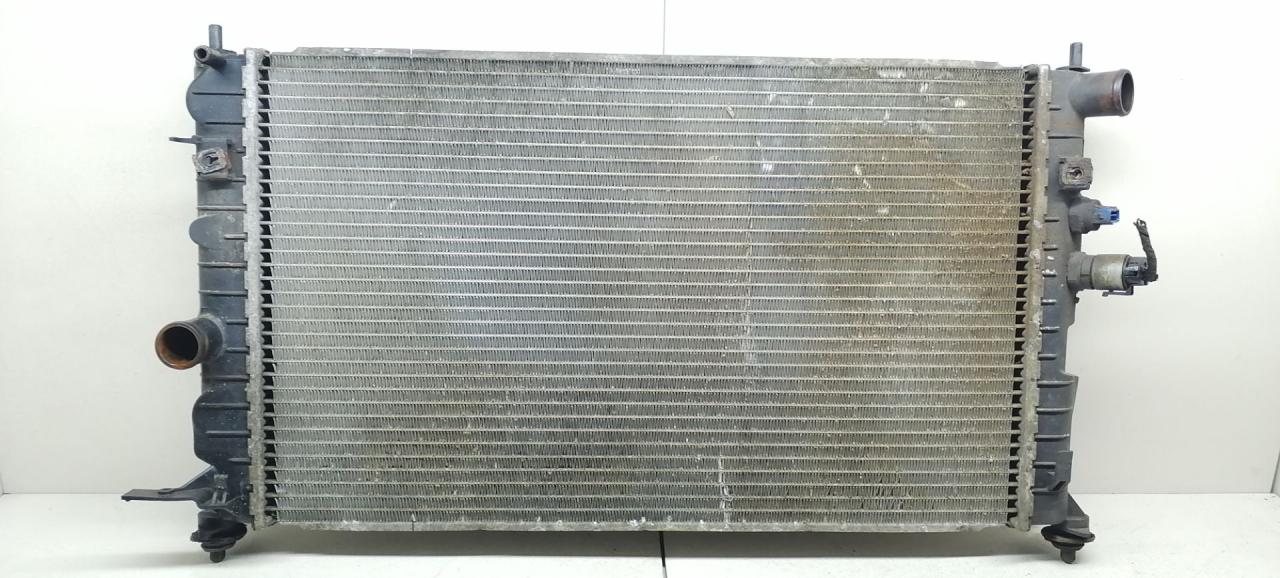 радиатор (основной) Opel Vectra B 1998, 1.6 л., X 16 XEL, бензин, 5МКПП, зеленый, универсал, 1300180 - фото №1