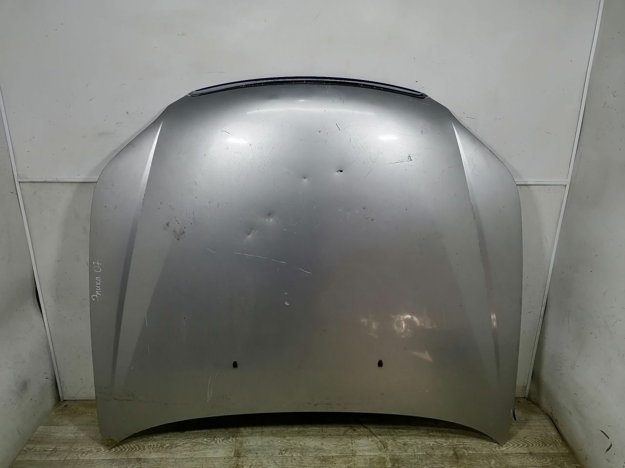 капот Chevrolet Epica 2 поколение 2008, 2.0 л., i, бензин, серебристый, седан, передний привод, 96636344 - фото №1