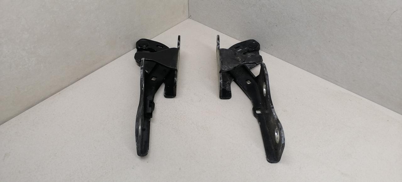 петля капота Hyundai Tucson 1 поколение 2006, 2.0 л., CRDi, дизель, АКПП, чёрный, внедорожник 5 дв., передний привод, 791102E000, 791202E000 - фото №1