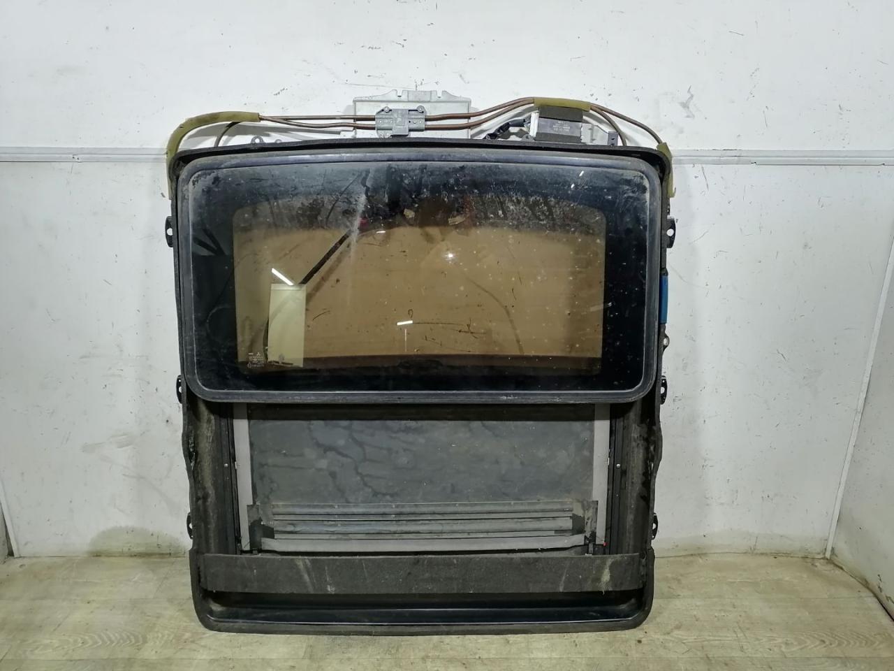 люк Mitsubishi Sigma 1 поколение 1994, 3.0 л., i, 6G72 (DOHC 24V), бензин, 5МКПП, серый металлик, передний привод - фото №1