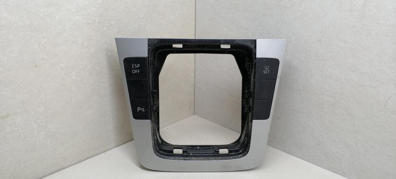 рамка обрамление кулисы Volkswagen Passat B6 2008, 2.0 л., TDi, CBAB, дизель, 6МКПП, серебристый, универсал, 3C0864263G - фото №1