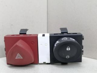 кнопка центрального замка Renault Megane 2 поколение 2004, 1.5 л., DCi, K9K 722, дизель, 5МКПП, серебристый, хетчбэк 5 дв., передний привод, 8200095493, 8200109723, 8200107808, 88040001, 88040002, 88040003