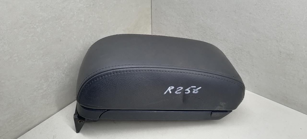 подлокотник Hyundai Tucson 1 поколение 2006, 2.0 л., CRDi, дизель, АКПП, чёрный, внедорожник 5 дв., передний привод - фото №1