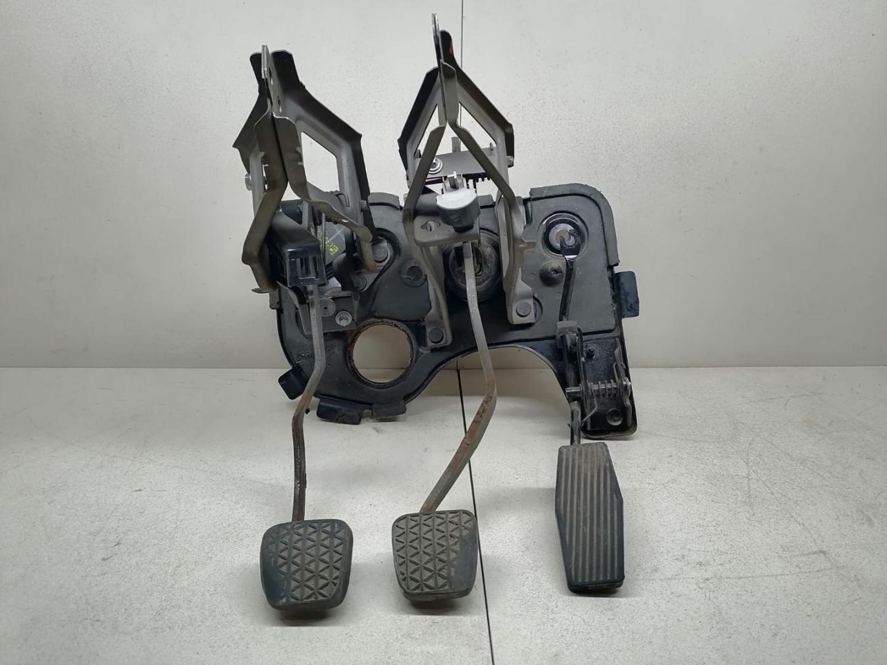 узел педальный (блок педалей) Opel Vectra B 1998, 1.6 л., X 16 XEL, бензин, 5МКПП, зеленый, универсал - фото №1