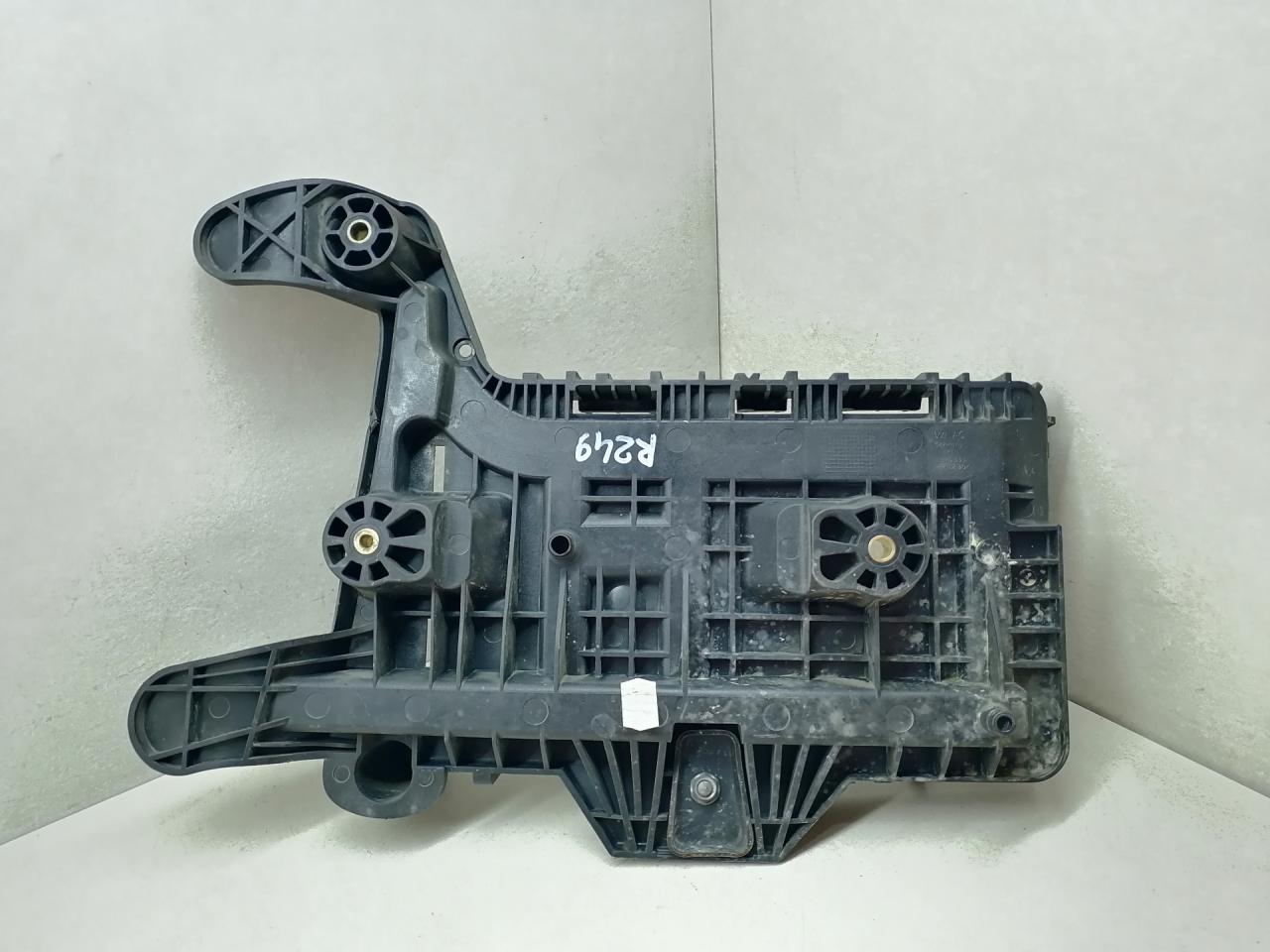 полка аккумулятора Volkswagen Passat B6 2008, 2.0 л., TDi, CBAB, дизель, 6МКПП, серебристый, универсал, 1K0915333 - фото №1