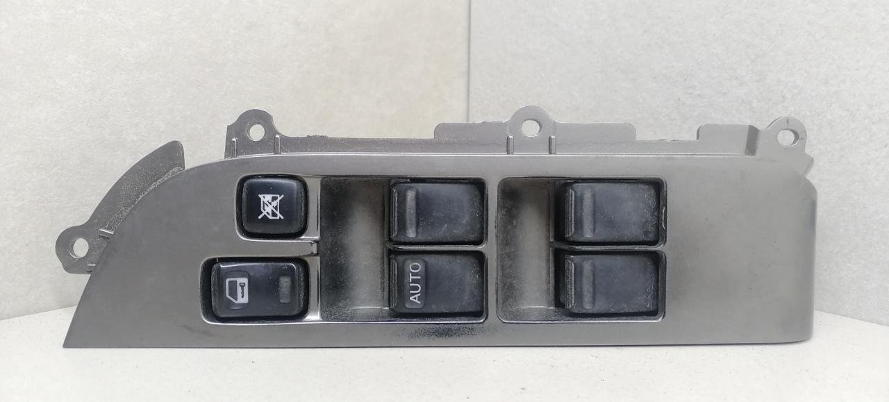 кнопка стеклоподъемника двери передней левой Nissan X-Trail T30 2004, 2.2 л., DCi, дизель, МКПП, серебристый, внедорожник 5 дв., полный подключаемый привод - фото №1
