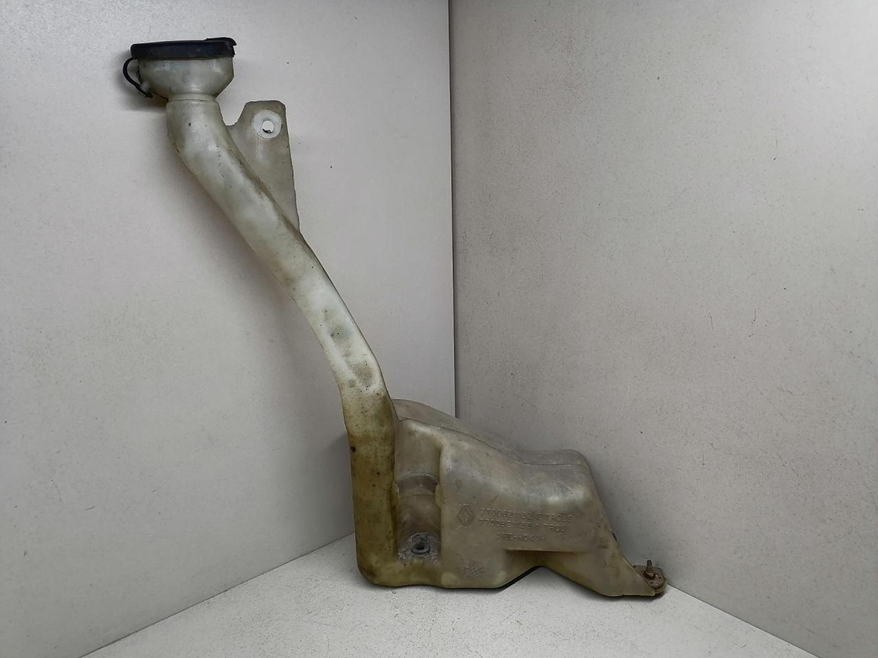 бачок омывателя Renault Laguna 1 поколение 1997, 2.2 л., DT, G8T 792, дизель, 5МКПП, синий, универсал, передний привод, 7700821132, 7700821133, R7701669829G, 7701672449G - фото №1