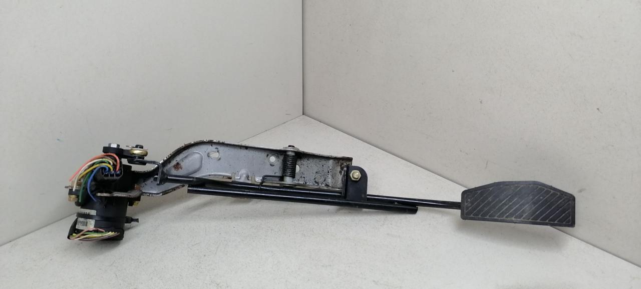 педаль Kia Carens 2 поколение 2006, 2.0 л., CRDi, дизель, 5МКПП, чёрный, минивэн, 0281002470, 589300956, 35190-27000 - фото №1