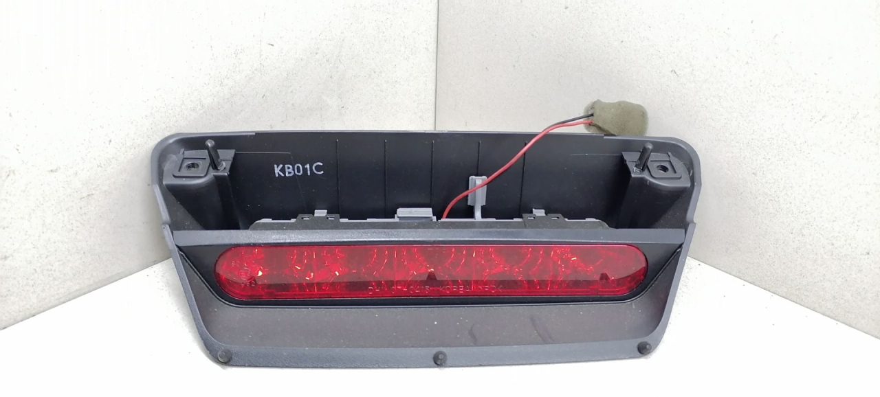 дополнительный стоп-сигнал Chevrolet Spark M300 2015, бензин, красный, хетчбэк 5 дв., передний привод - фото №1