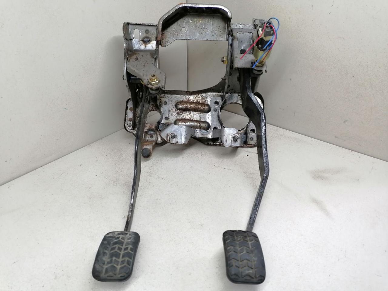 узел педальный (блок педалей) Kia Carens 2 поколение 2006, 2.0 л., CRDi, дизель, 5МКПП, чёрный, минивэн - фото №1