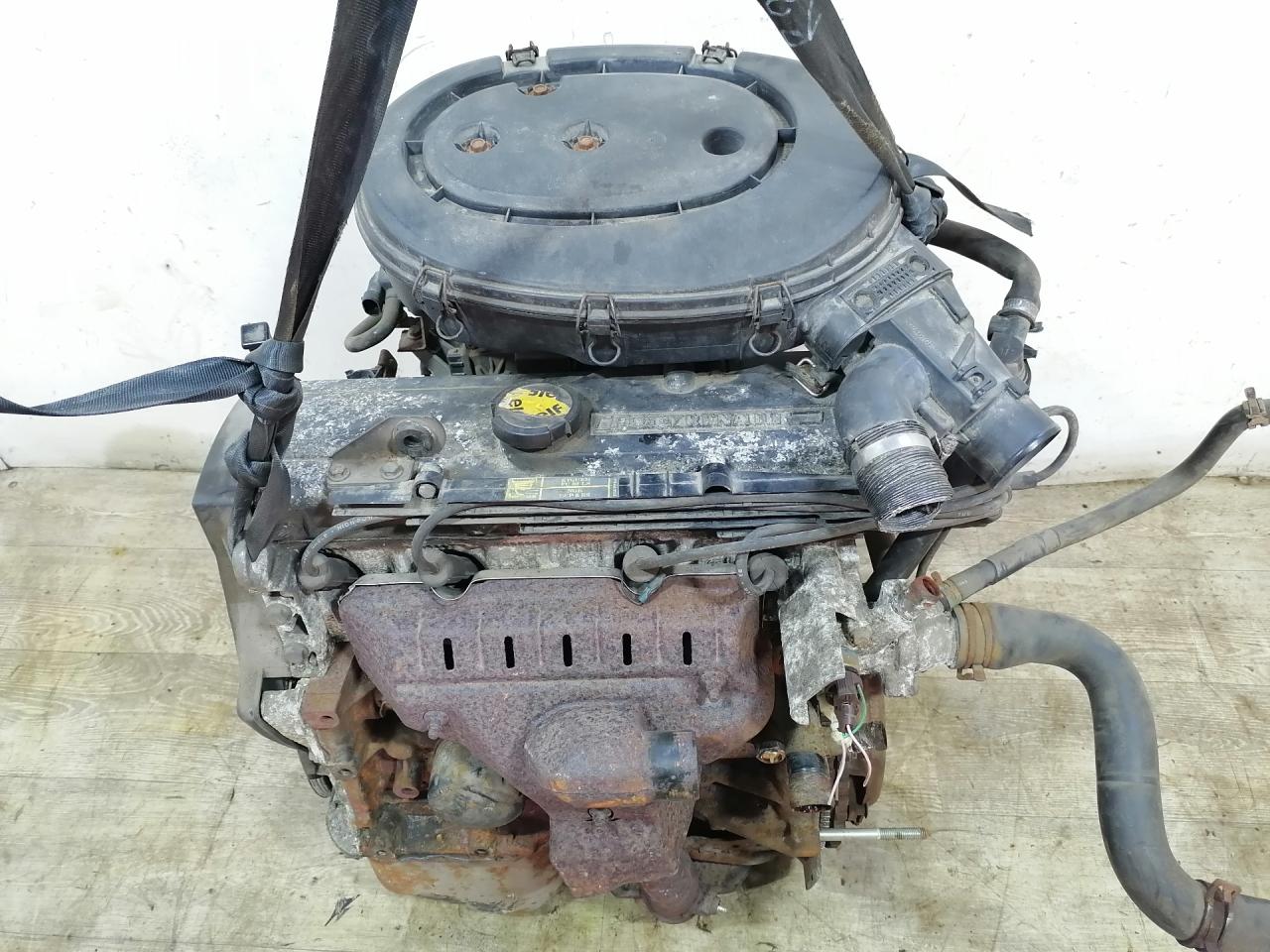 двигатель Renault Megane 1 поколение LA0E 1996, 1.4 л., i, E7J 764, бензин, 5МКПП, синий, седан, передний привод, E7J - фото №1