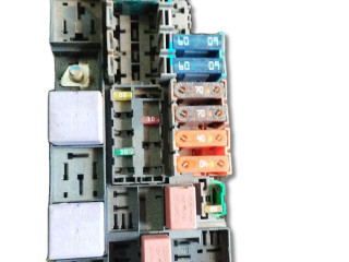 блок предохранителей Renault Laguna 2 поколение 2003, 1.6 л., K4M 710, бензин