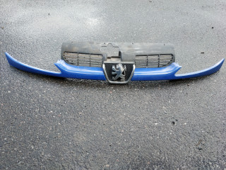 решетка радиатора Peugeot 206 1 поколение 2001
