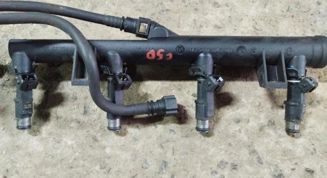топливная рампа Citroen Xsara Picasso 1 поколение (1999 - 2004), 2.0 л., бензин, 9628084680, 21083464 - фото №1