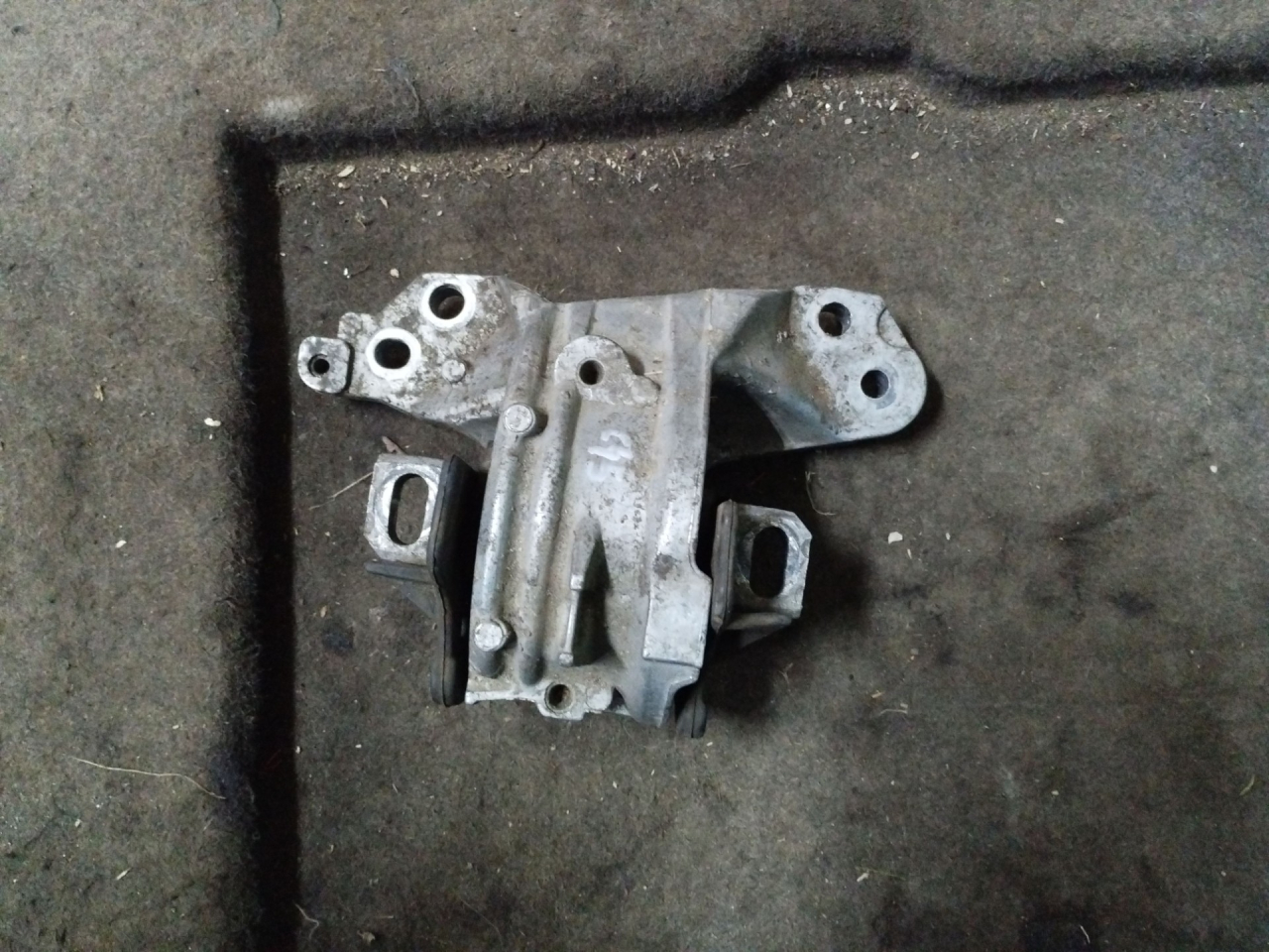подушка крепления КПП Peugeot 407 1 поколение 2005, 2.0 л., RHR (DW10BTED4), дизель, МКПП, серебро, универсал, передний привод - фото №1