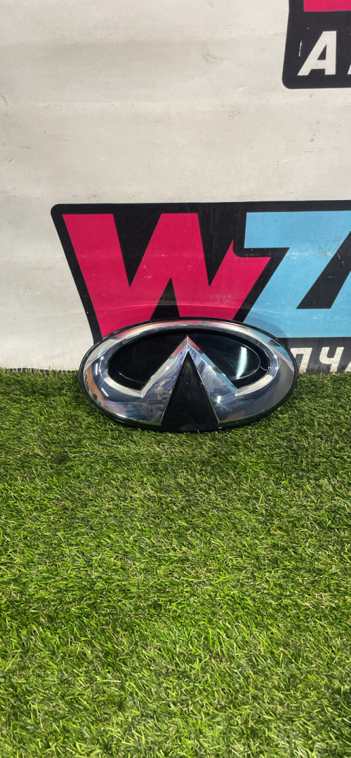 эмблема Infiniti QX55 1 поколение 2023, 628905NAOA - фото №1