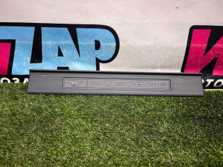 накладка на порог внутренняя Ford Mustang 6 поколение S550 [рестайлинг] 2020, 2.3 л., бензин, АКПП, купе, FR3B-6313222A-267