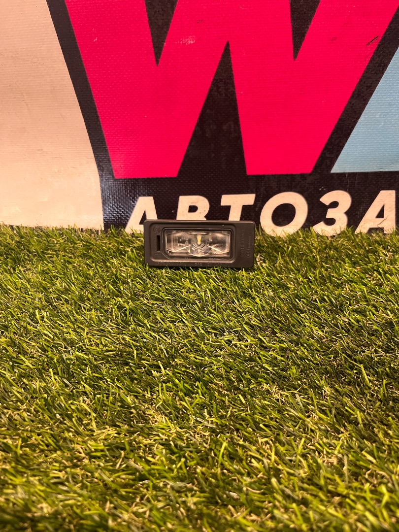 подсветка номера Volkswagen Jetta 7 поколение 2019, 1.4 л., бензин, АКПП, седан, передний привод, 5NA943021 - фото №1