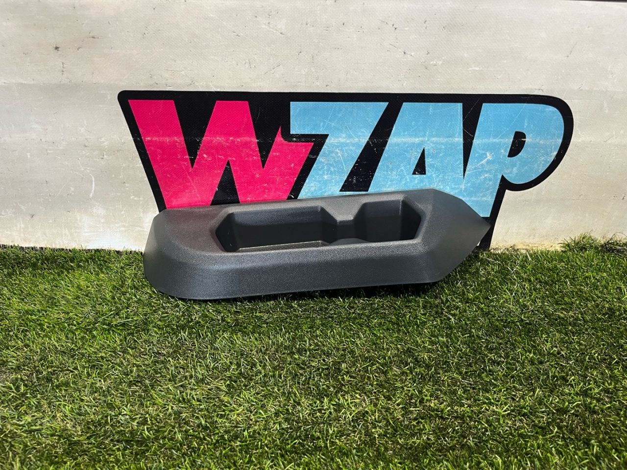 подстаканник Volkswagen Tiguan 2 поколение 2020, 2.0 л., бензин, АКПП, внедорожник 5 дв., 5NN868253 - фото №1