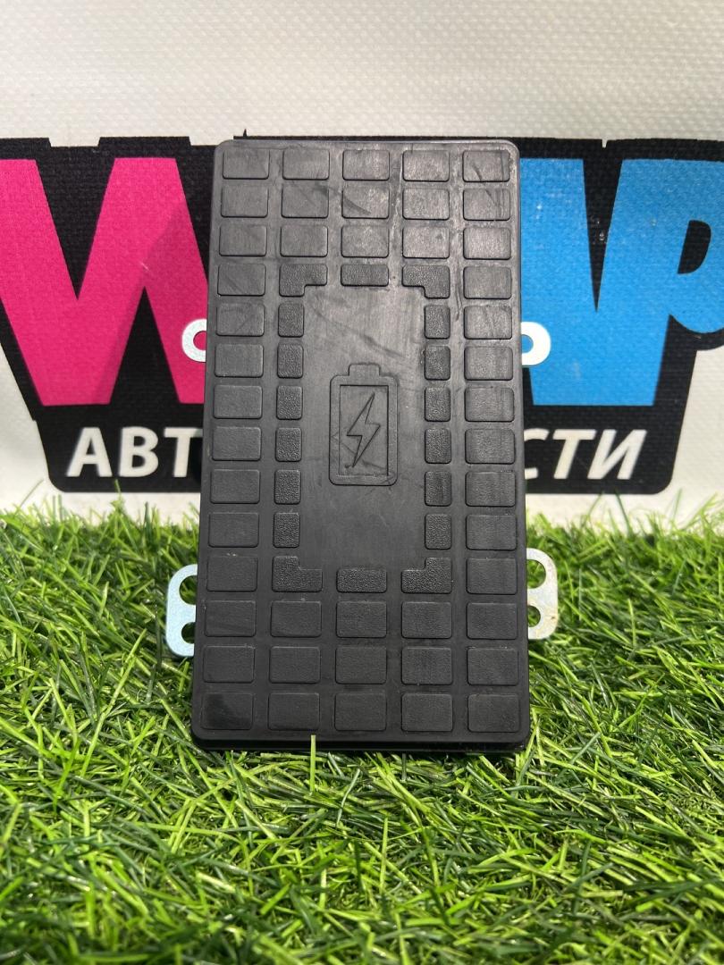 Беспроводное зарядное устройство Ford Explorer 6 поколение U625 2023, 2.3 л., бензин, АКПП, внедорожник 5 дв., полный привод, LL1T19J235BB - фото №1