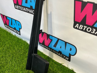 воздуховод (дефлектор) радиатора Ford Mustang 6 поколение S550 [рестайлинг] 2019, 2.3 л., бензин, МКПП, черный, купе, задний привод, FR3B8102B