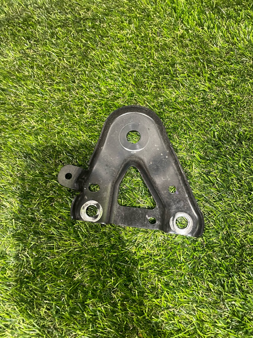 кронштейн (крепление) Tesla Model Y 1 поколение 2023, электро, полный привод, 1288573-00-A - фото №1