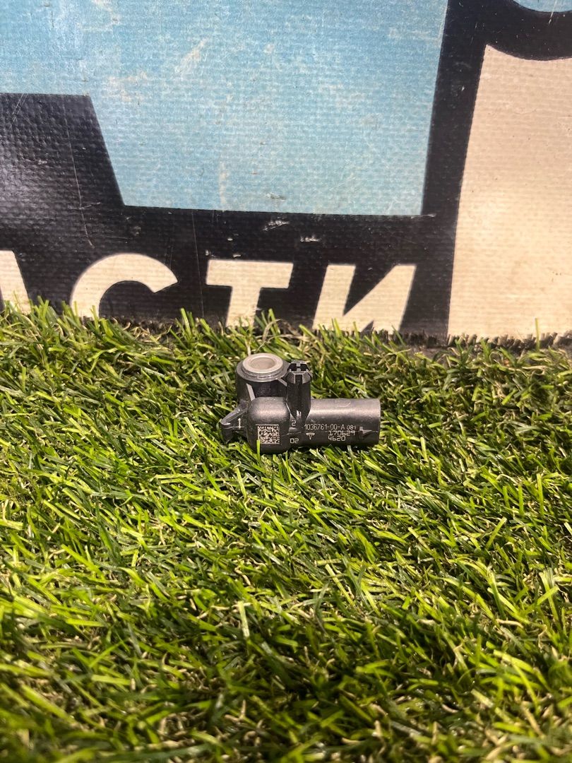 датчик удара Tesla Model X 1 поколение 2017, электро, белый, 1036761-00-A - фото №1