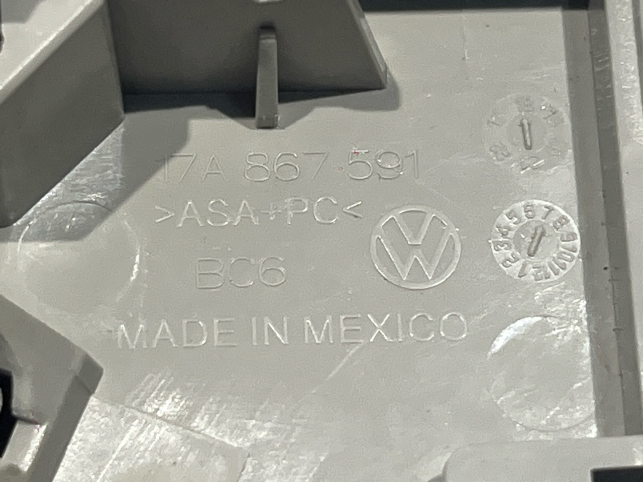 фонарь салона (плафон) Volkswagen Jetta 7 поколение 2019, 1.4 л., бензин, АКПП, седан, передний привод, 17A867591 - фото №1