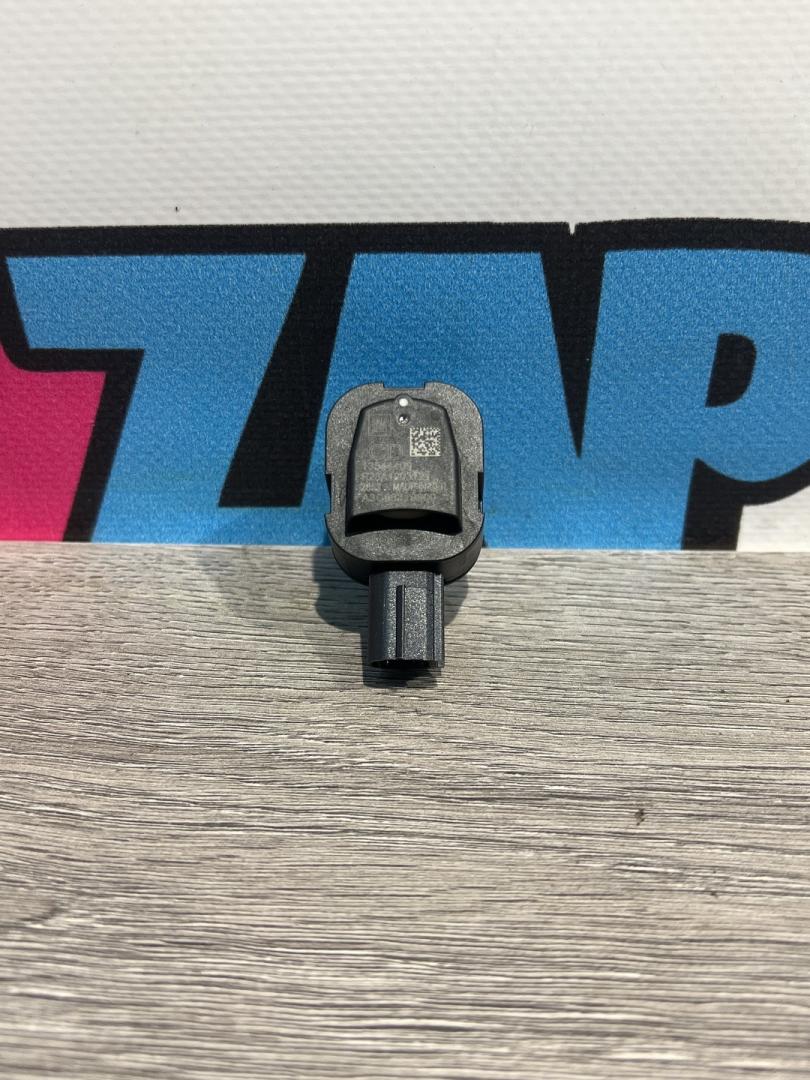 датчик удара Chevrolet Trax 2 поколение 2024, 1.2 л., бензин, АКПП, красный, минивэн, передний привод, 13544409 - фото №1