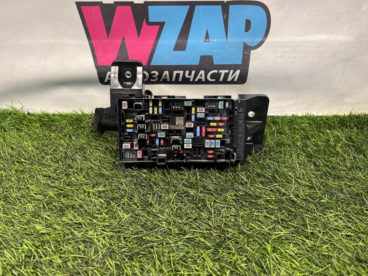 блок предохранителей RAM 1500 5 поколение (2018 - 2024), бензин, АКПП, пикап, 68467640AA - фото №1