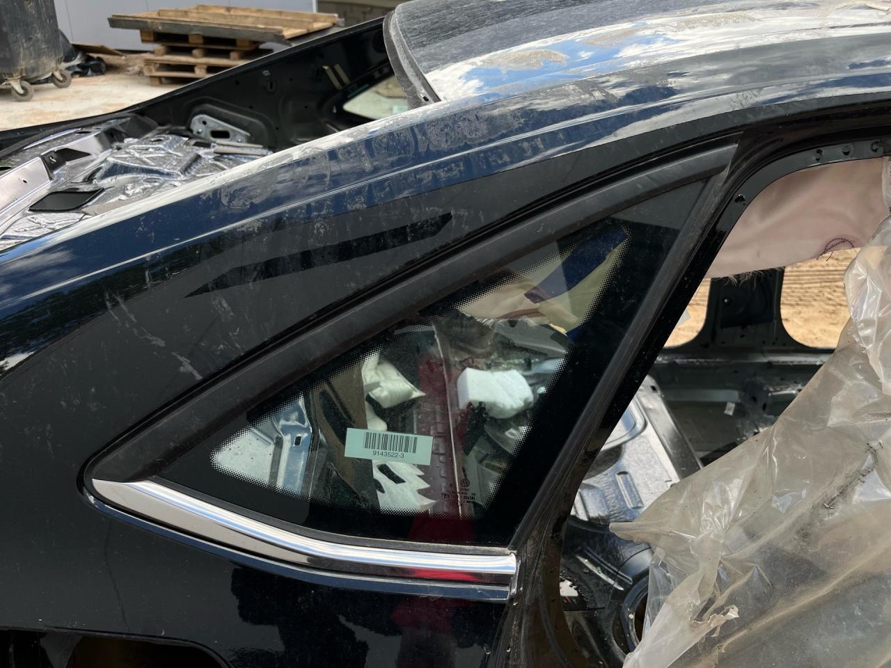 стекло кузовное боковое правое Volkswagen Jetta 7 поколение 2019, 1.4 л., бензин, АКПП, черный, седан, передний привод, 17A845042E - фото №1