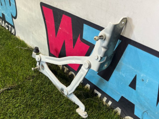 петля крышки багажника Ford Mustang 6 поколение S550 [рестайлинг] 2020, 2.3 л., бензин, АКПП, белый, кабриолет, задний привод, FR3B-6342700-AD