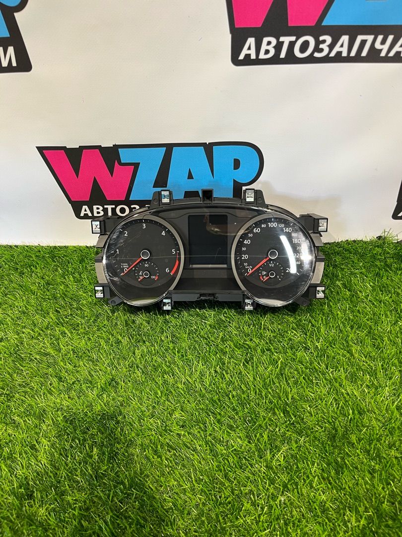 щиток приборов (приборная панель) Volkswagen Passat B8 2016, 2.0 л., дизель, универсал, передний привод, правый руль, 3G0920751A - фото №1