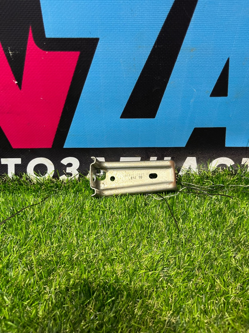 кронштейн (крепление) Ford Explorer 6 поколение U625 2020, 2.3 л., бензин, АКПП, внедорожник 5 дв., полный привод, LB5B-S044K82-BB - фото №1