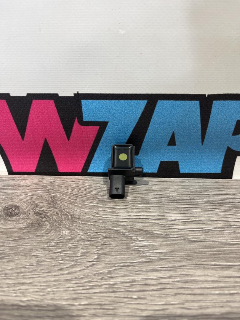 датчик удара Volkswagen Jetta 7 поколение 2019, 1.4 л., бензин, МКПП, черный, седан, передний привод, 5Q0959651B - фото №1