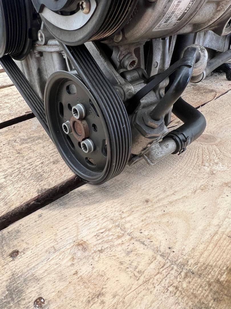 насос гидроусилителя руля Volkswagen Jetta 6 поколение 2014, 1.4 л., бензин, МКПП, седан, передний привод, 5C0422152F - фото №1