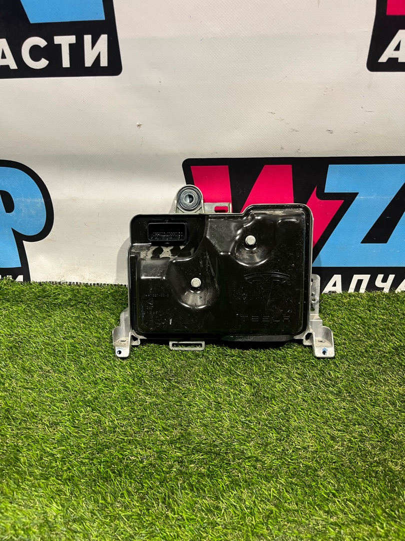 Блок управления BCM (Body Control Module) Tesla Model Y 1 поколение 2022, электро, белый, 1497327-00-B - фото №1