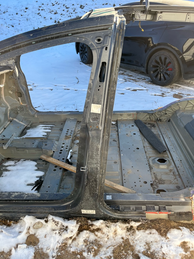 Стойка кузовная центральная левая Tesla Model X 1 поколение 2018, электро, хетчбэк 5 дв. - фото №1