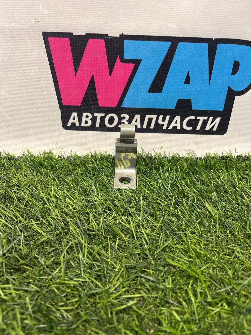 петля двери Volkswagen Passat B8 2016, 2.0 л., дизель, универсал, передний привод, правый руль, 8X0831403E - фото №1