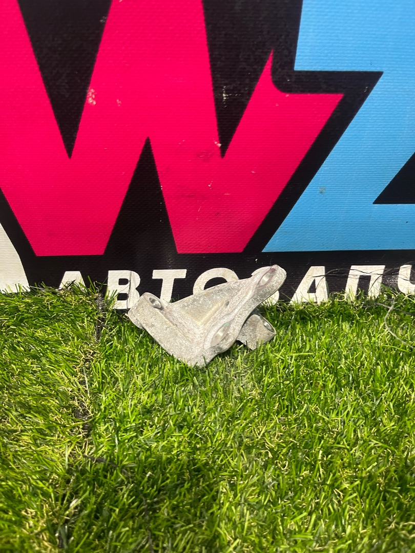 кронштейн (крепление) Chevrolet TrailBlazer 3 поколение 2022, 1.3 л., бензин, вариатор, оранжевый, хетчбэк 5 дв., полный привод - фото №1