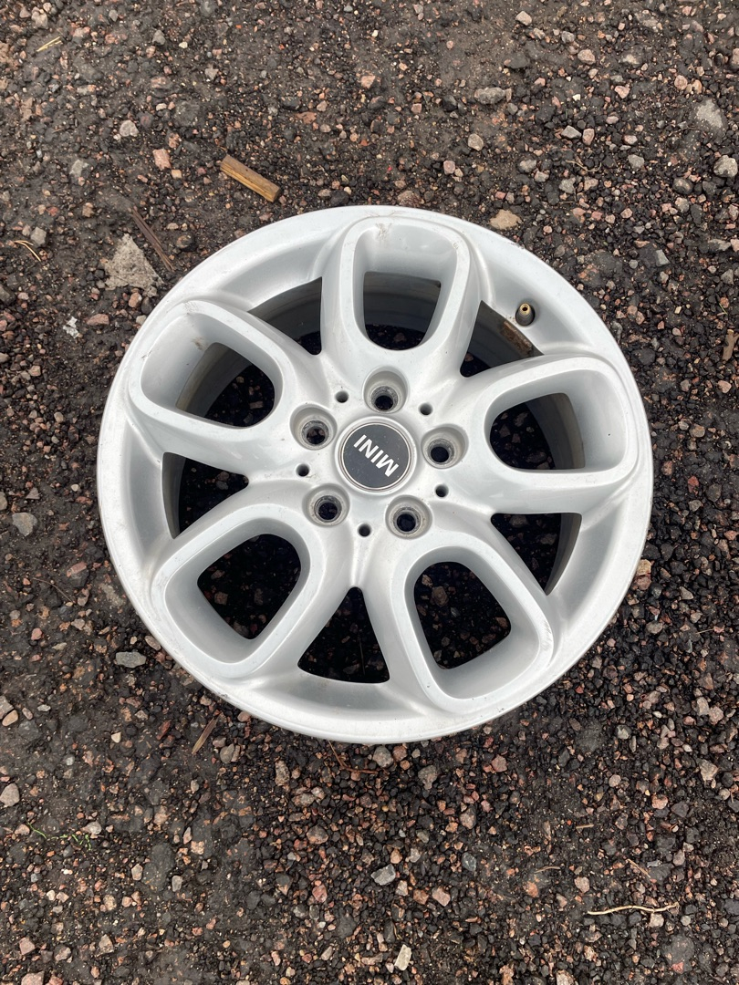 диск литой Mini Cooper S 3 поколение 2018, 2.0 л., бензин, 6МКПП, хетчбэк 3 дв. - фото №1