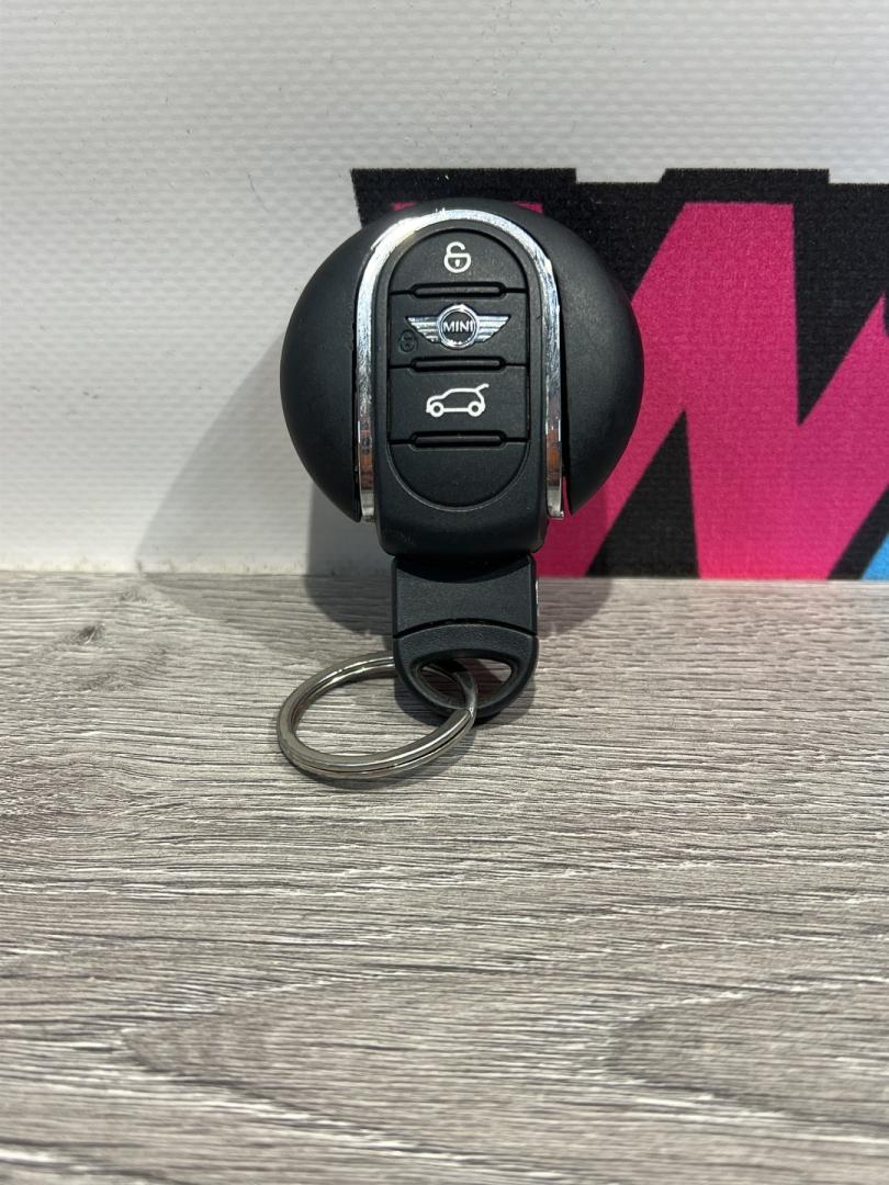 ключ Mini Cooper S 3 поколение 2018, 2.0 л., бензин, 6МКПП, хетчбэк 3 дв. - фото №1